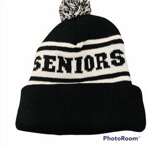 ⭐️ RAGSTOCK Seniors Black Pom Pom Beanie